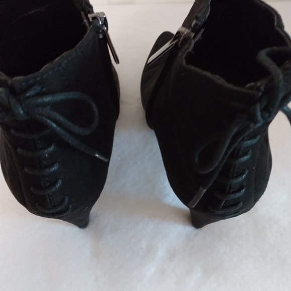 Bandolino Ladies Bootie - Picture 3 of 4